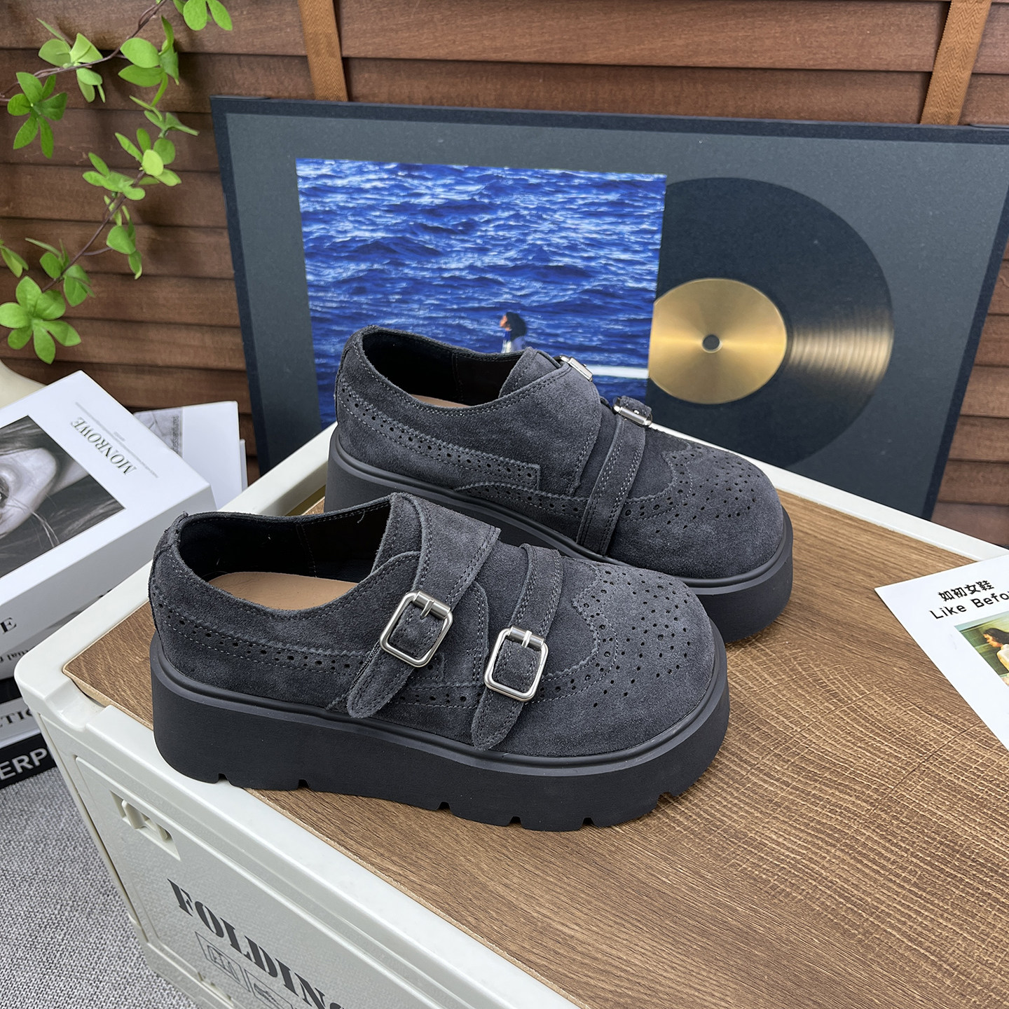 真皮厚底磨砂皮雕花勃肯鞋女2026春季新款复古皮带扣百搭休闲单鞋