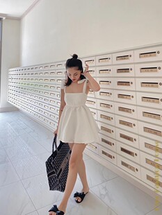 国现-独立设计师 时尚雕纹印花蝴蝶结背带高腰伞型上衣短裤套装