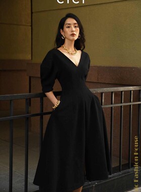 国现-独立设计师CICI时尚简洁气质设计感V领修身大下摆优雅连衣裙