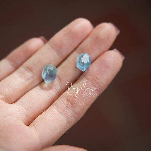 天然海蓝宝随形切割耳钉