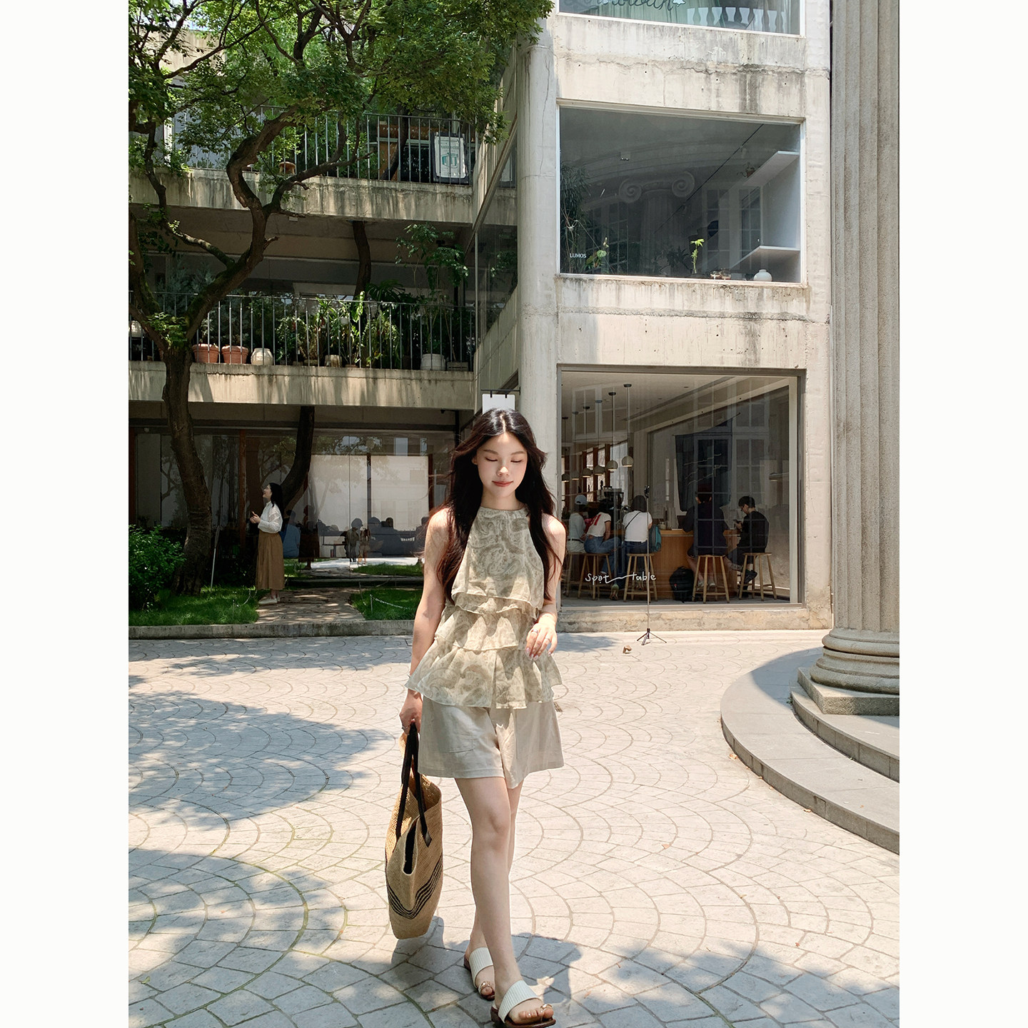 Peanut 花生糖复古花纹系带飘逸挂脖吊带女夏季新款露肩度假上衣图片