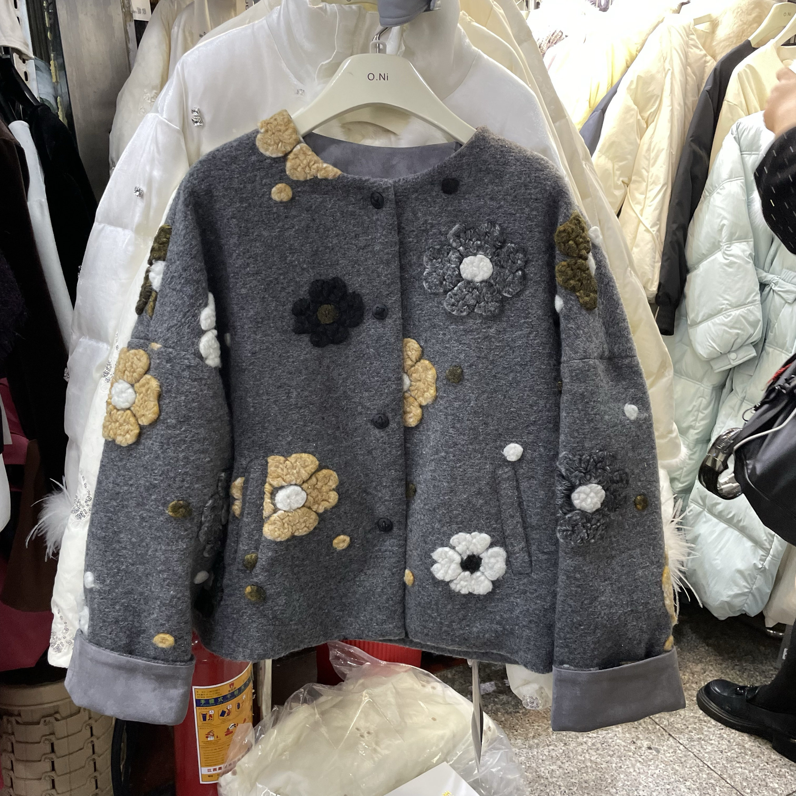 2024冬季新款小香风立体花朵加羽绒毛呢外套女韩版白鸭绒短款上衣
