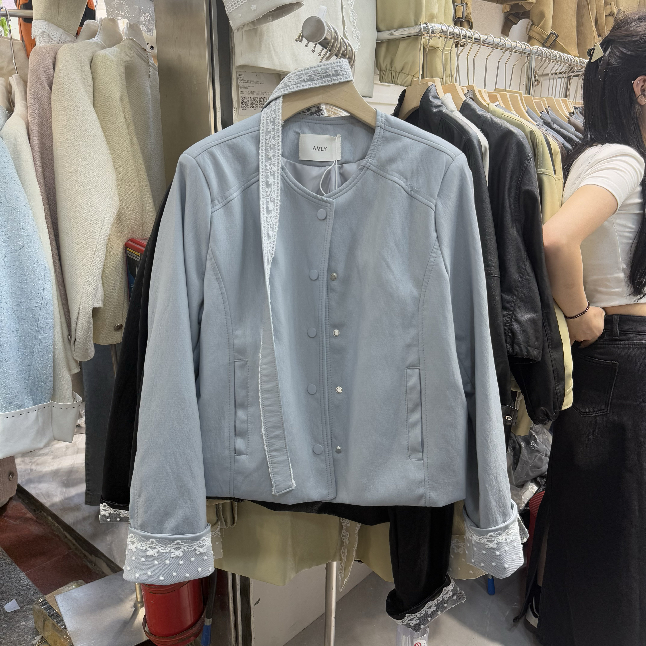 2025春季新款韩版蕾丝飘带拼接皮衣外套女显瘦单排扣百搭夹克上衣