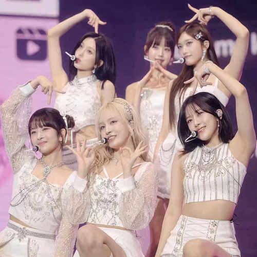 女团演出服舞蹈服时尚甜美套装