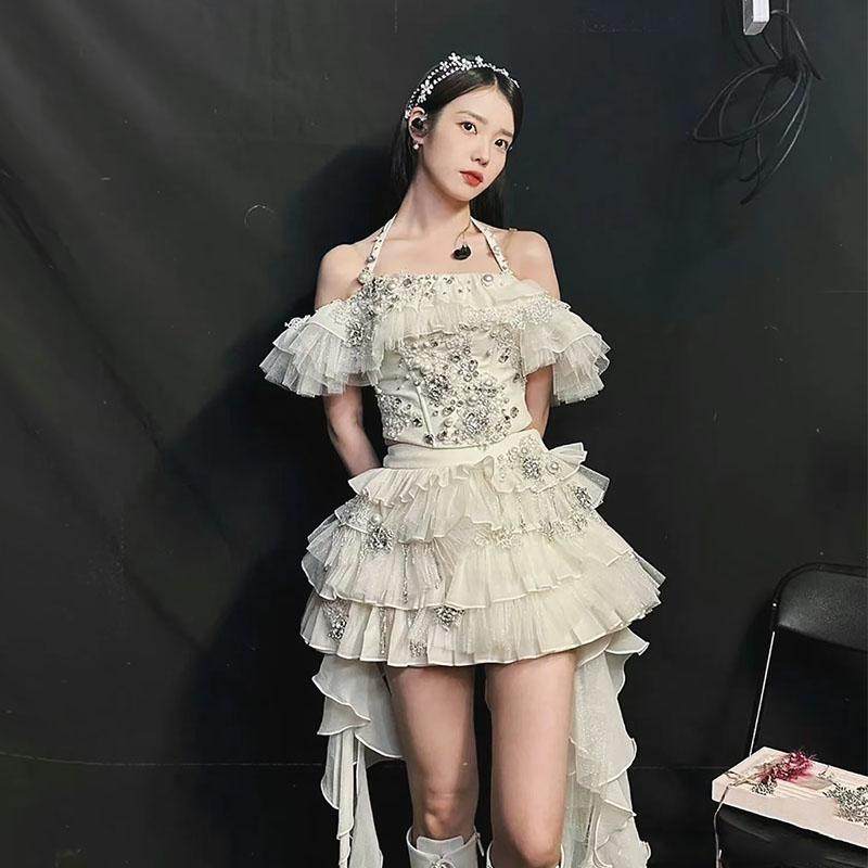 歌手IU李知恩同款白色重工抹胸一字肩蛋糕裙两件套商演舞台表演服