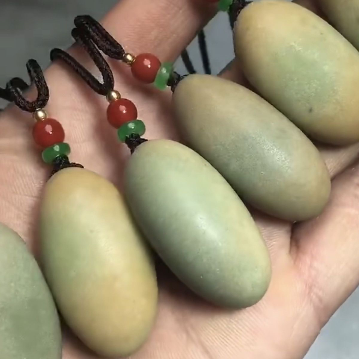 纯天然夜光石原石发光石头萤石夜明珠微打磨天然夜光项链玉石吊坠