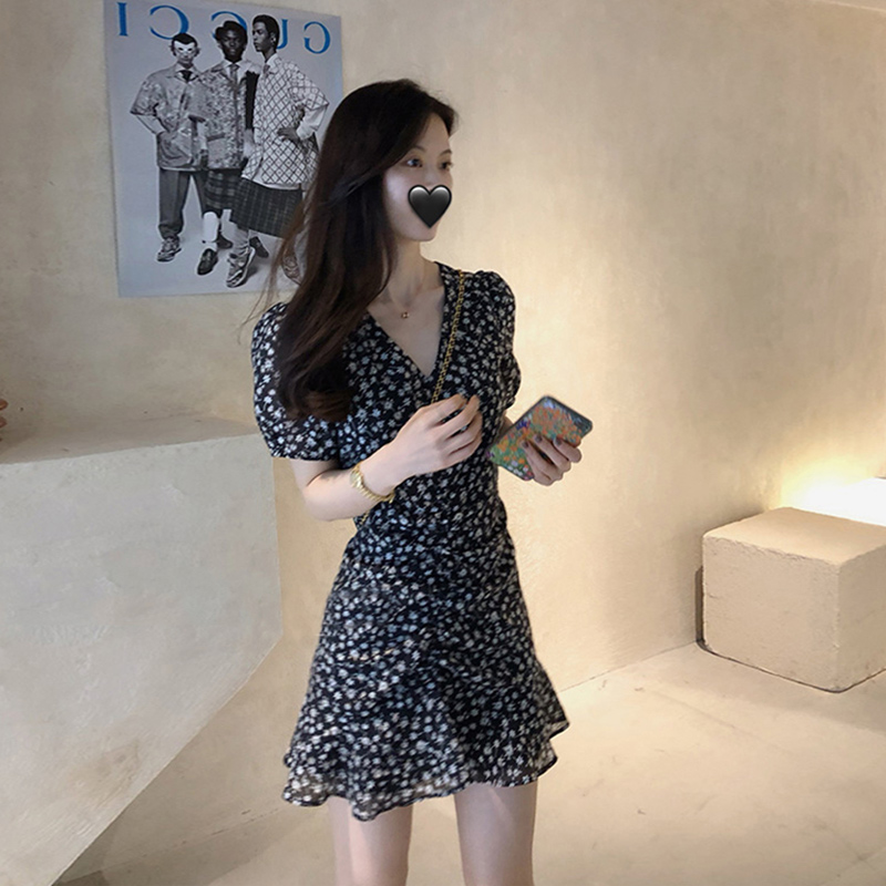 碎花裙女夏2022新款法式赫本小个子收腰显瘦泡泡袖雪纺连衣裙短款