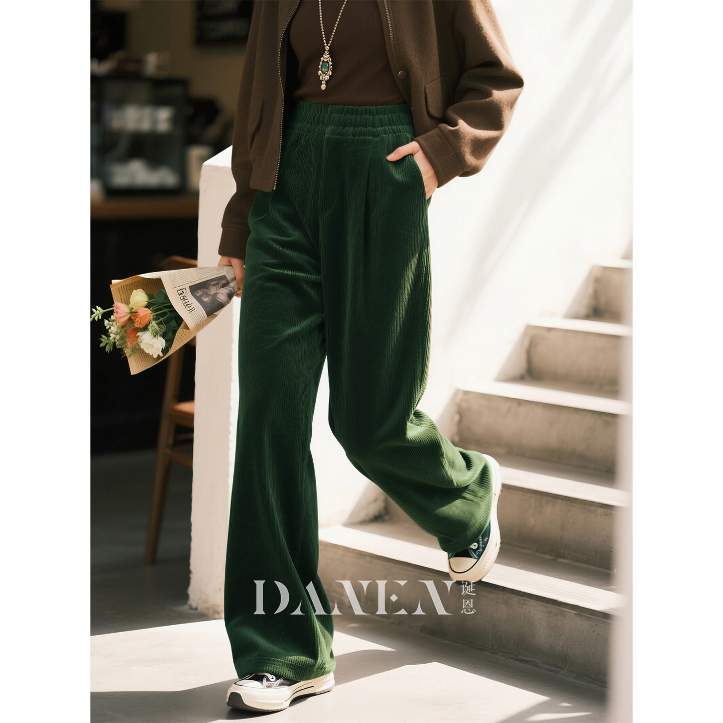 深绿色灯芯绒阔腿裤女2025年秋冬