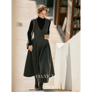 深灰色V领毛呢连衣裙女2026年秋冬新款温柔优雅叠穿百搭简约A字裙