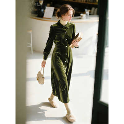 法式复古绿色丝绒连衣裙女2025年
