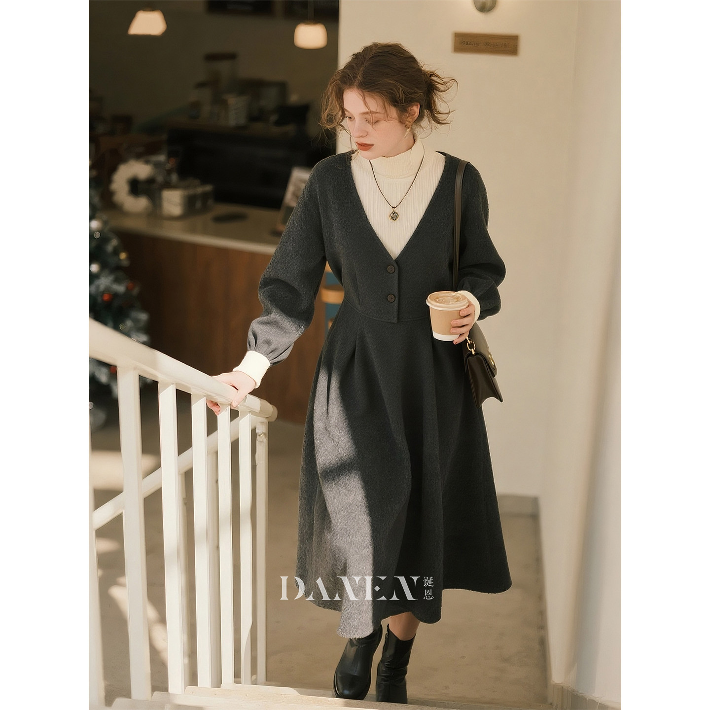 灰色毛呢V领连衣裙女2025年秋冬