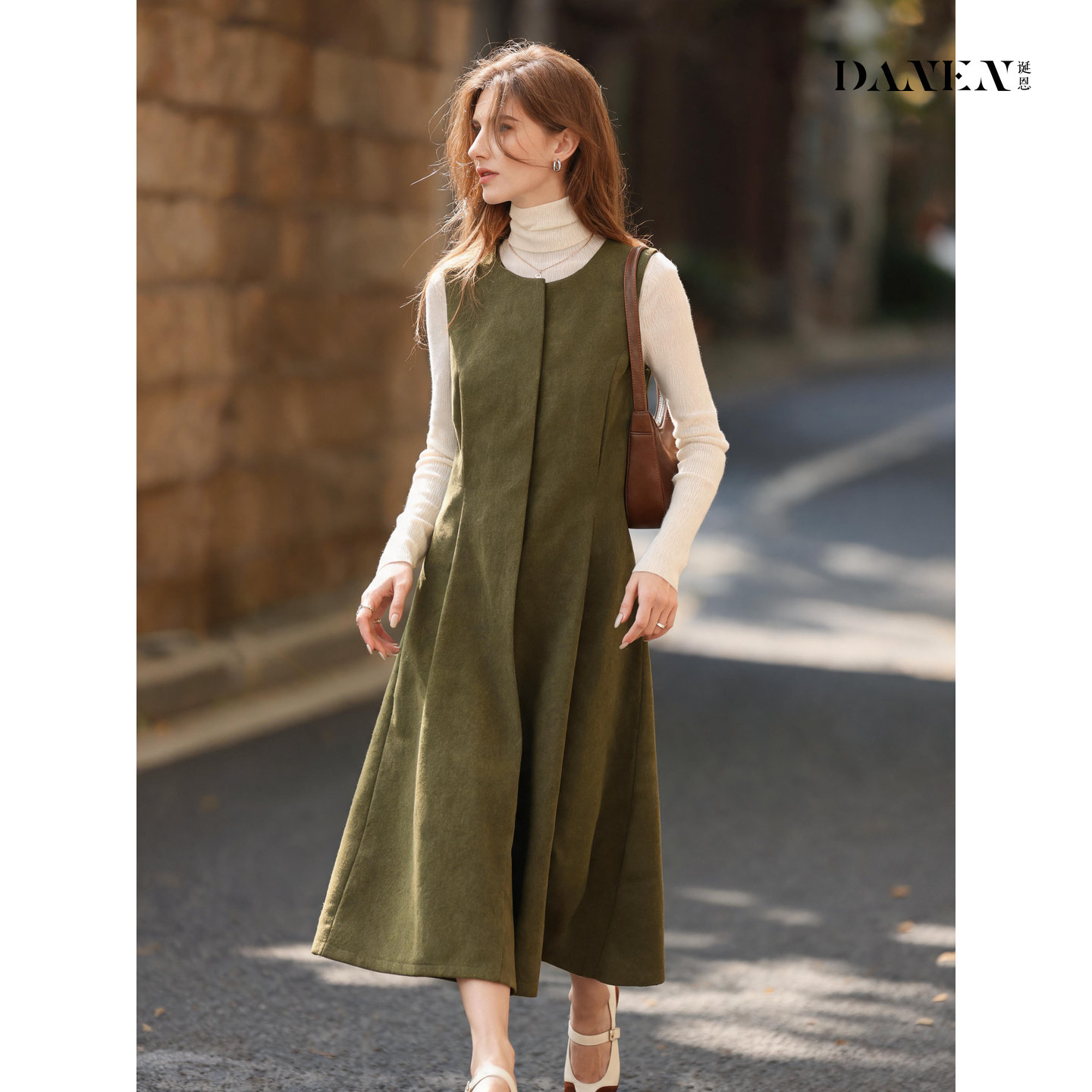 军绿色无袖背心连衣裙女2026秋冬图片