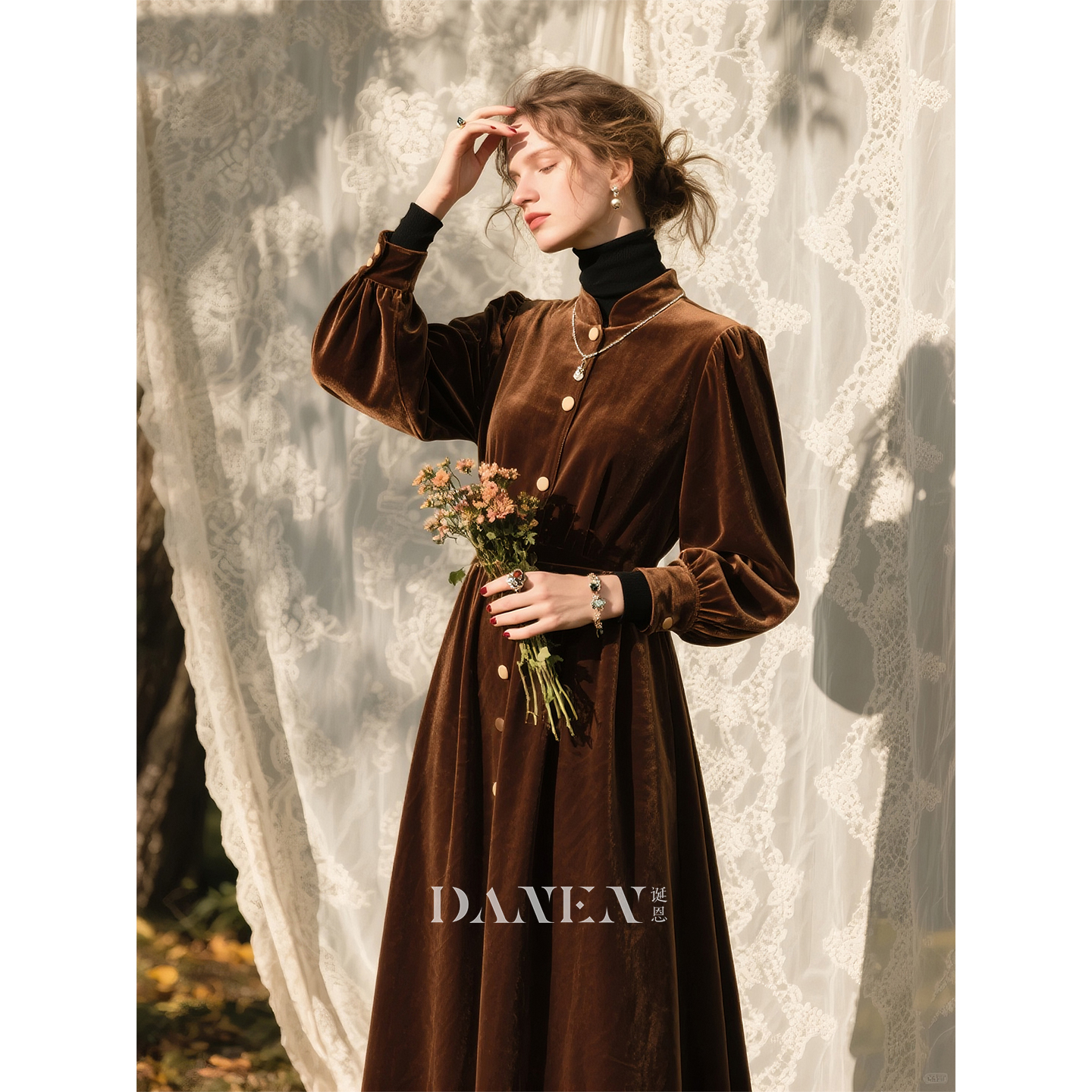 棕色立领丝绒连衣裙女2025年秋冬
