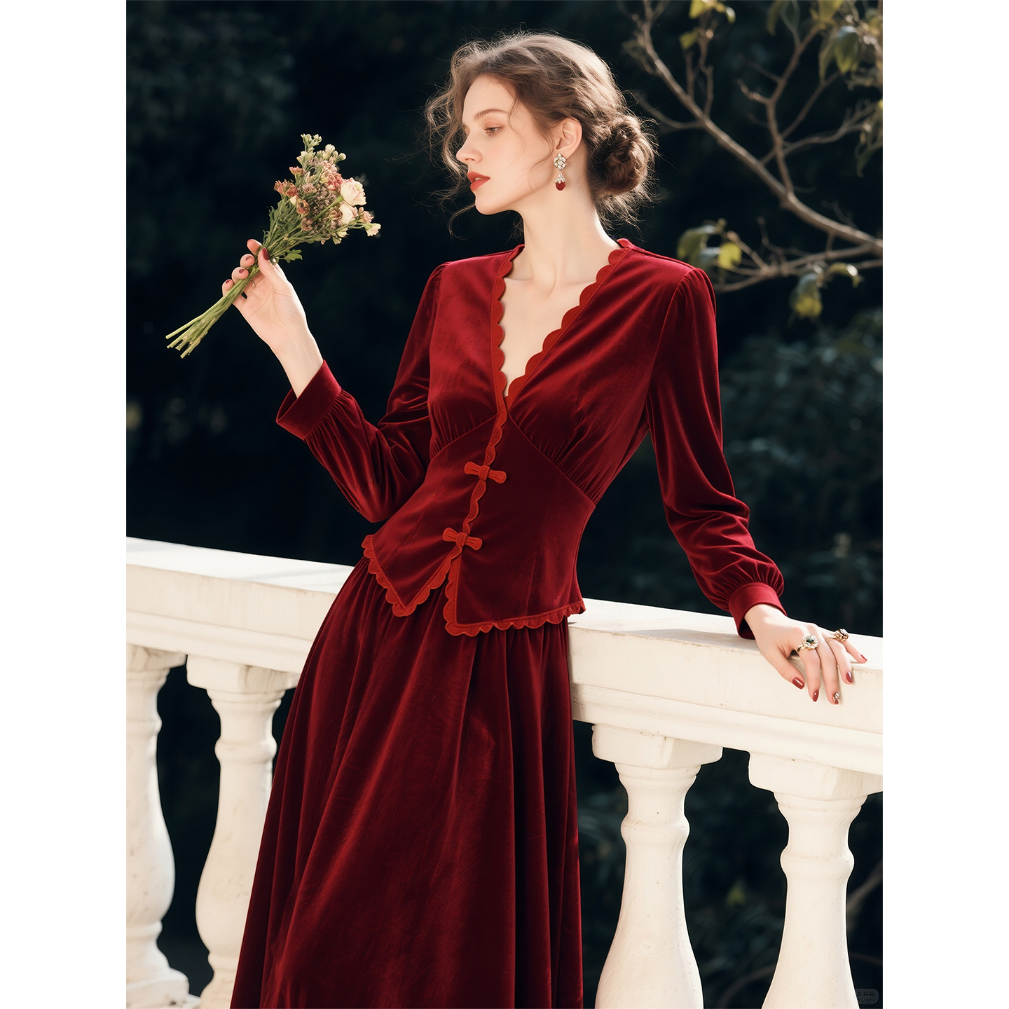 新中式V领丝绒套装裙女2025年秋