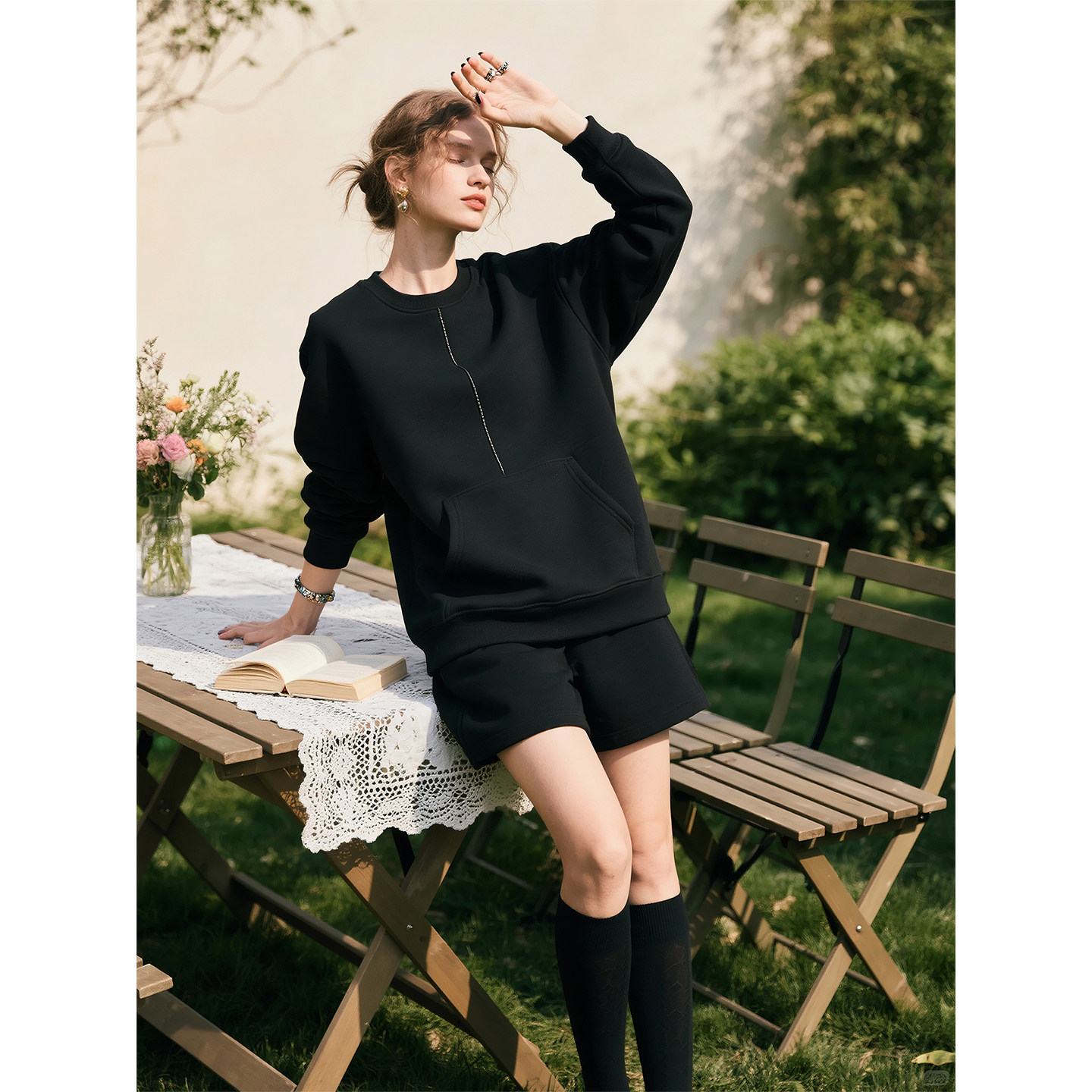 黑色圆领卫衣短裤时尚套装女2026年春季新款休闲百搭松弛两件套,女装/女士精品,时尚套装,淘宝优惠券,粉丝福利购,淘宝优惠卷