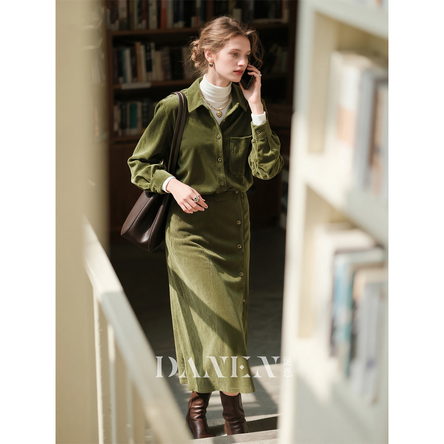 绿色翻领全棉灯芯绒套装女2025年