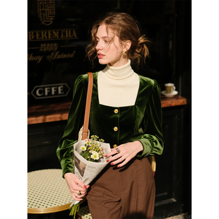 绿色大方领丝绒衬衫女2026年春季新款轻奢风显瘦洋气衬衣长袖上衣