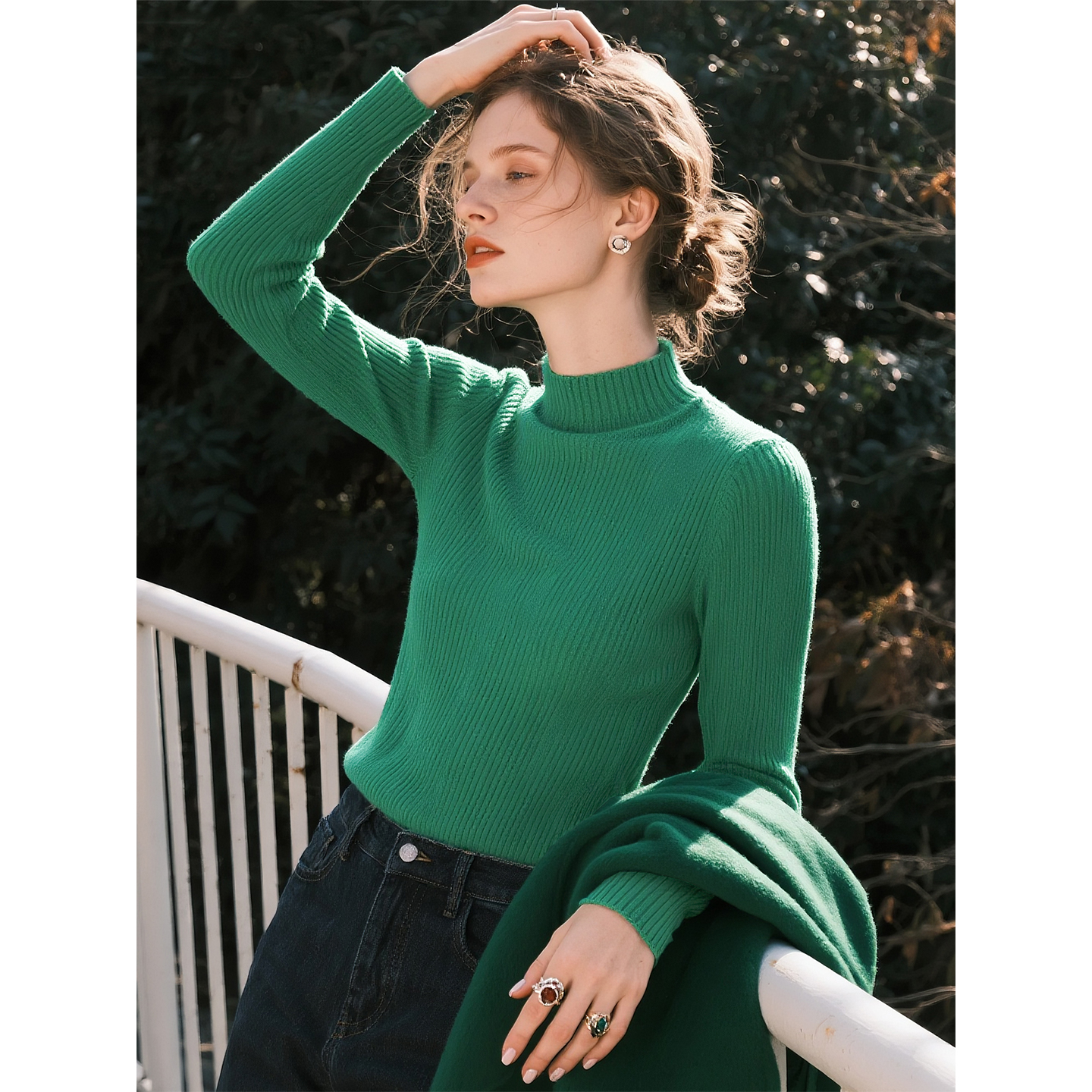 深绿色半高领针织衫女2025年秋冬