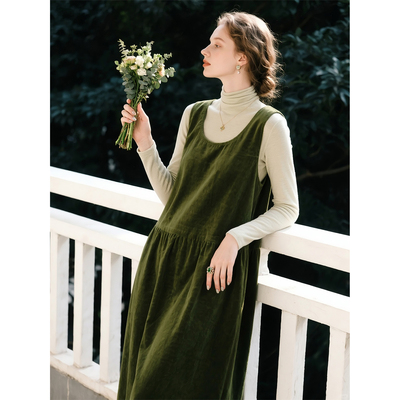 军绿色灯芯绒背带连衣裙女2025秋