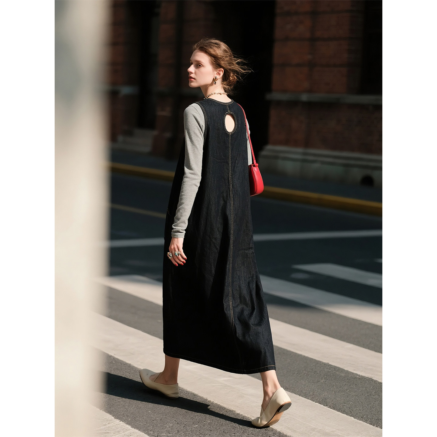 灰黑色牛仔无袖背心连衣裙女2026年春季新款设计感镂空气质长裙