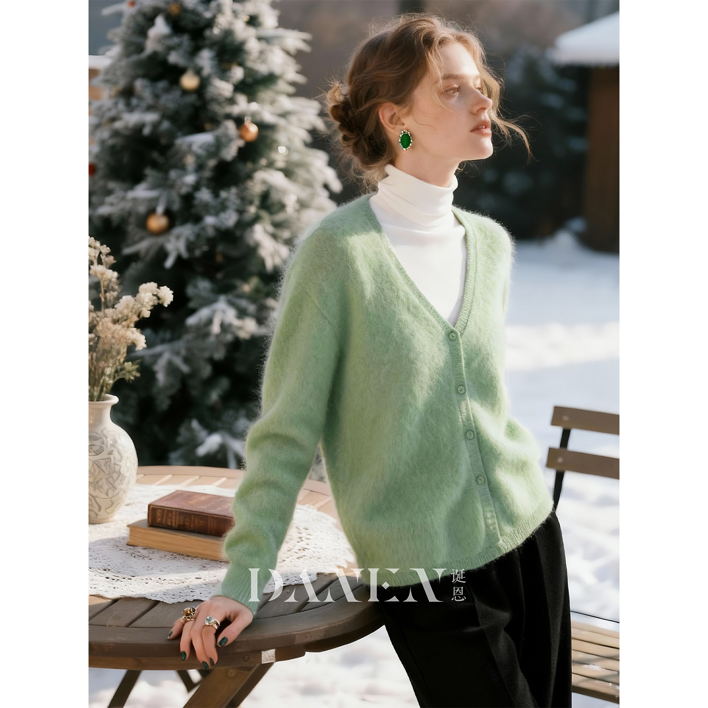 竹绿色V领羊毛针织开衫女2025年