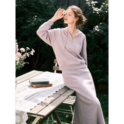 淡紫色翻领长袖卫衣半身裙套装女