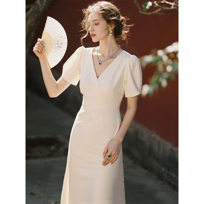 白色V领短袖连衣裙女2025年夏季