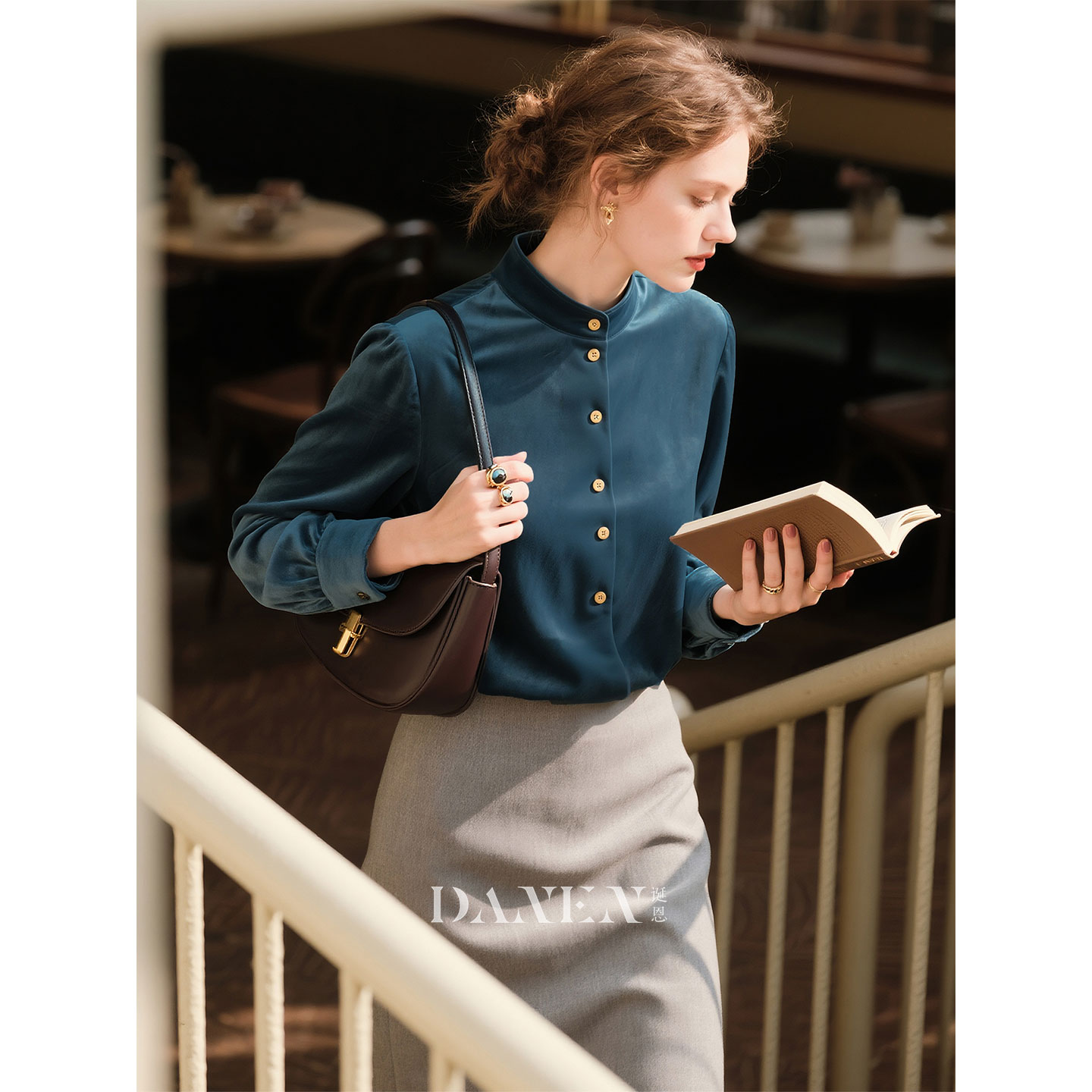 蓝色立领丝绒衬衫女2025年秋冬