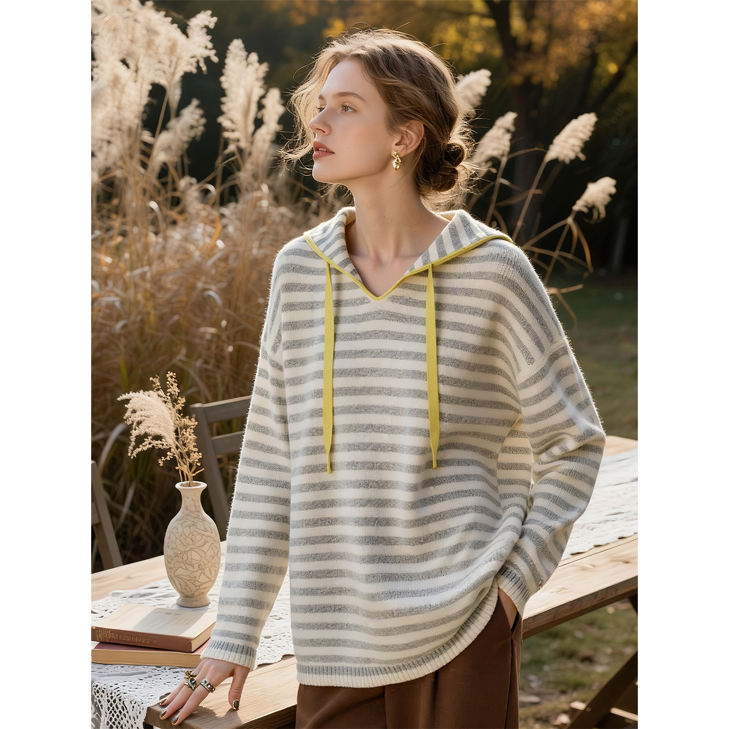 杏色条纹连帽针织衫2025秋冬款