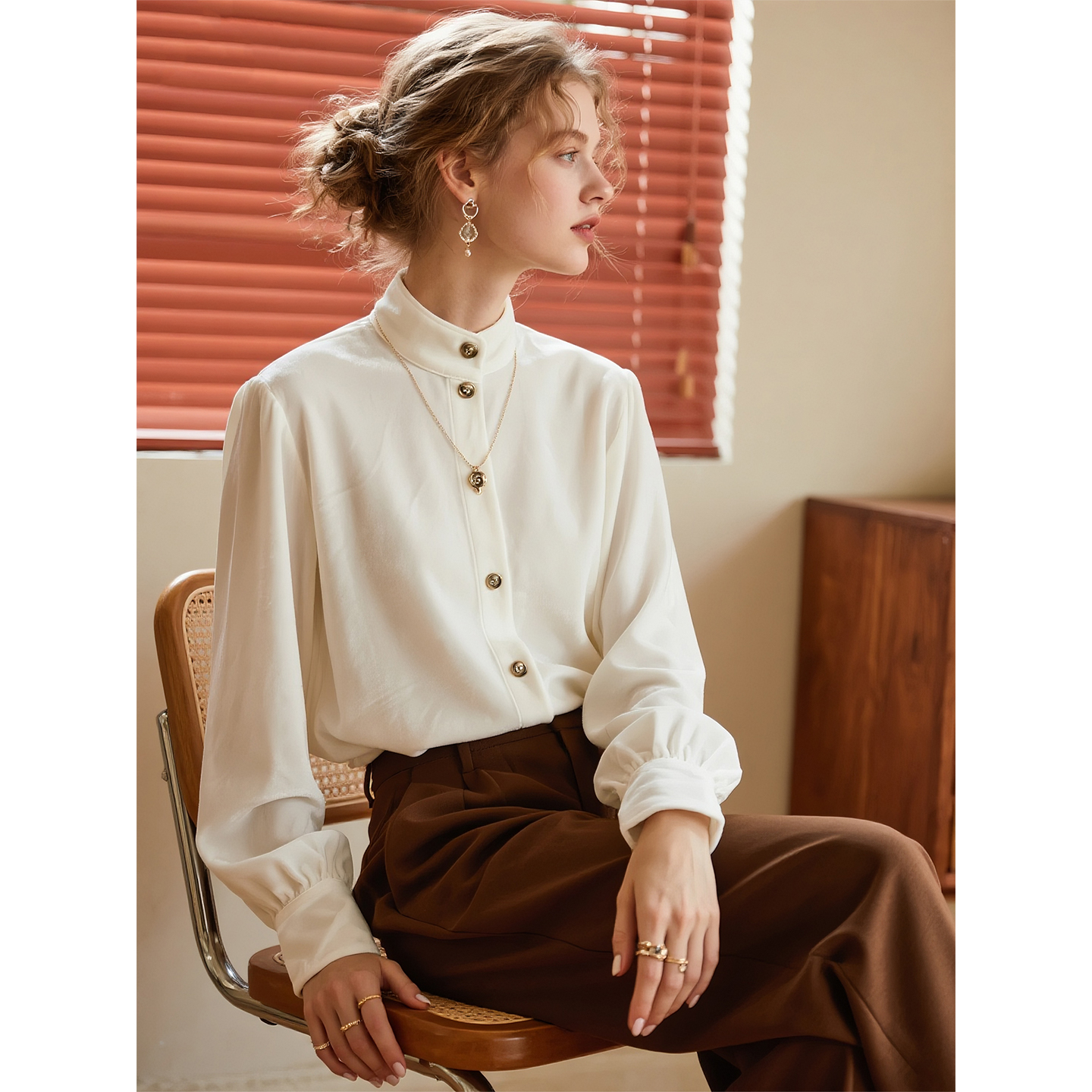 白色立领丝绒衬衫女2025年秋冬