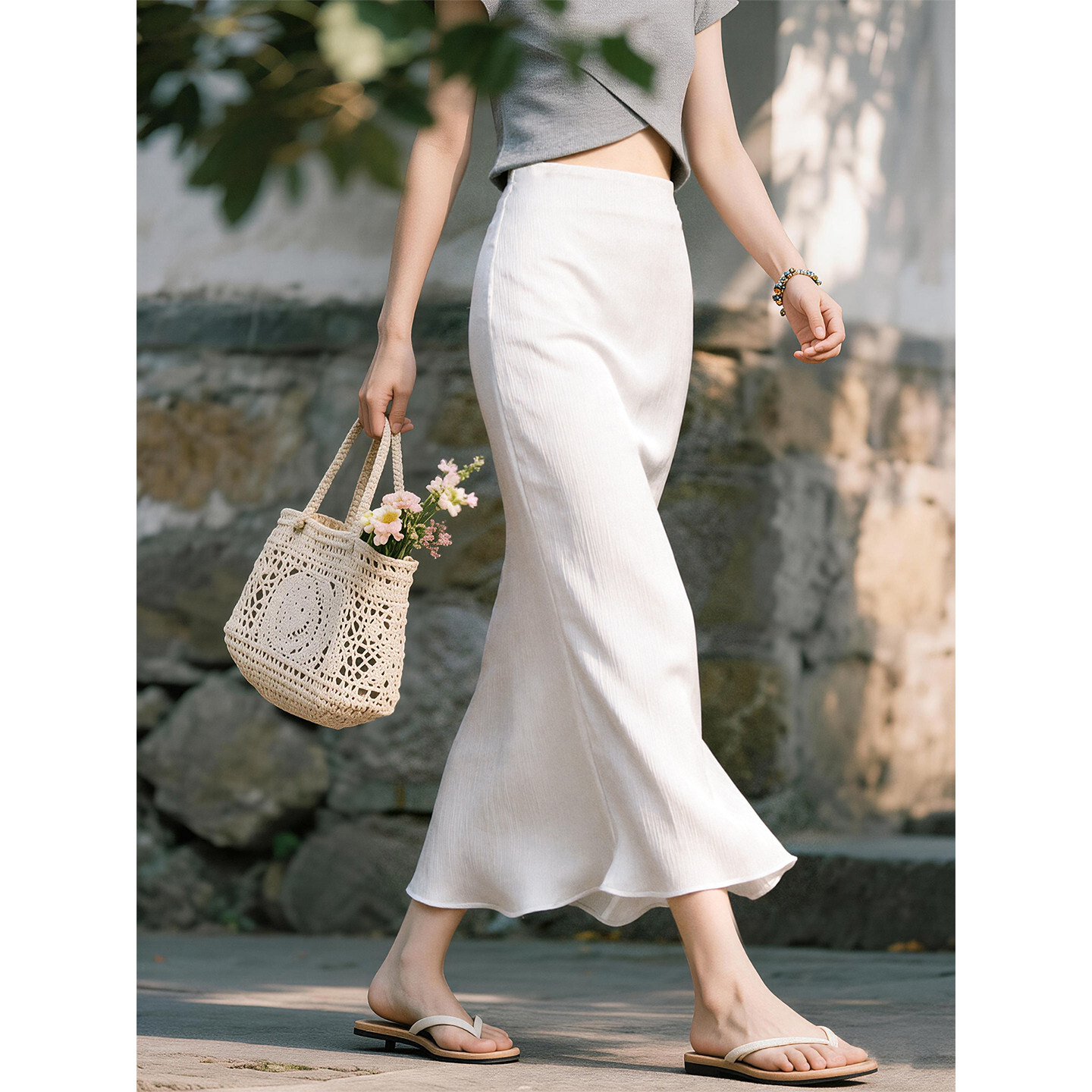 白色缎面半身裙女2026年夏季新款高腰a字垂感显瘦中长款绝美裙子