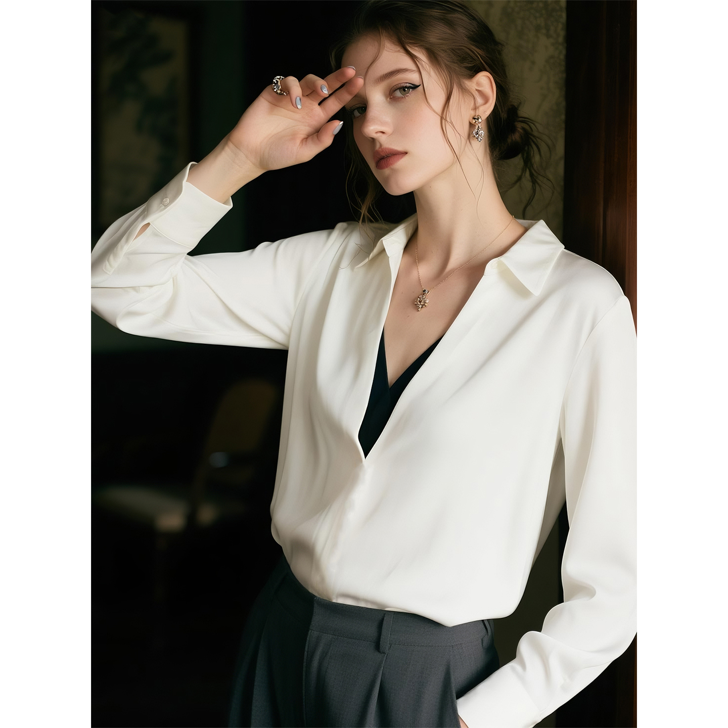 白色长袖V领衬衫女秋冬叠穿