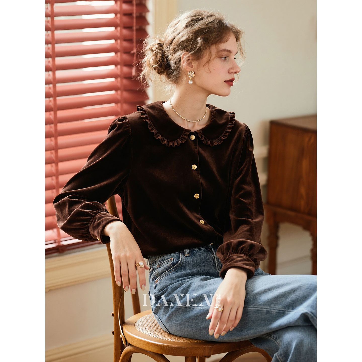 黑棕色娃娃领丝绒衬衫女2025秋冬