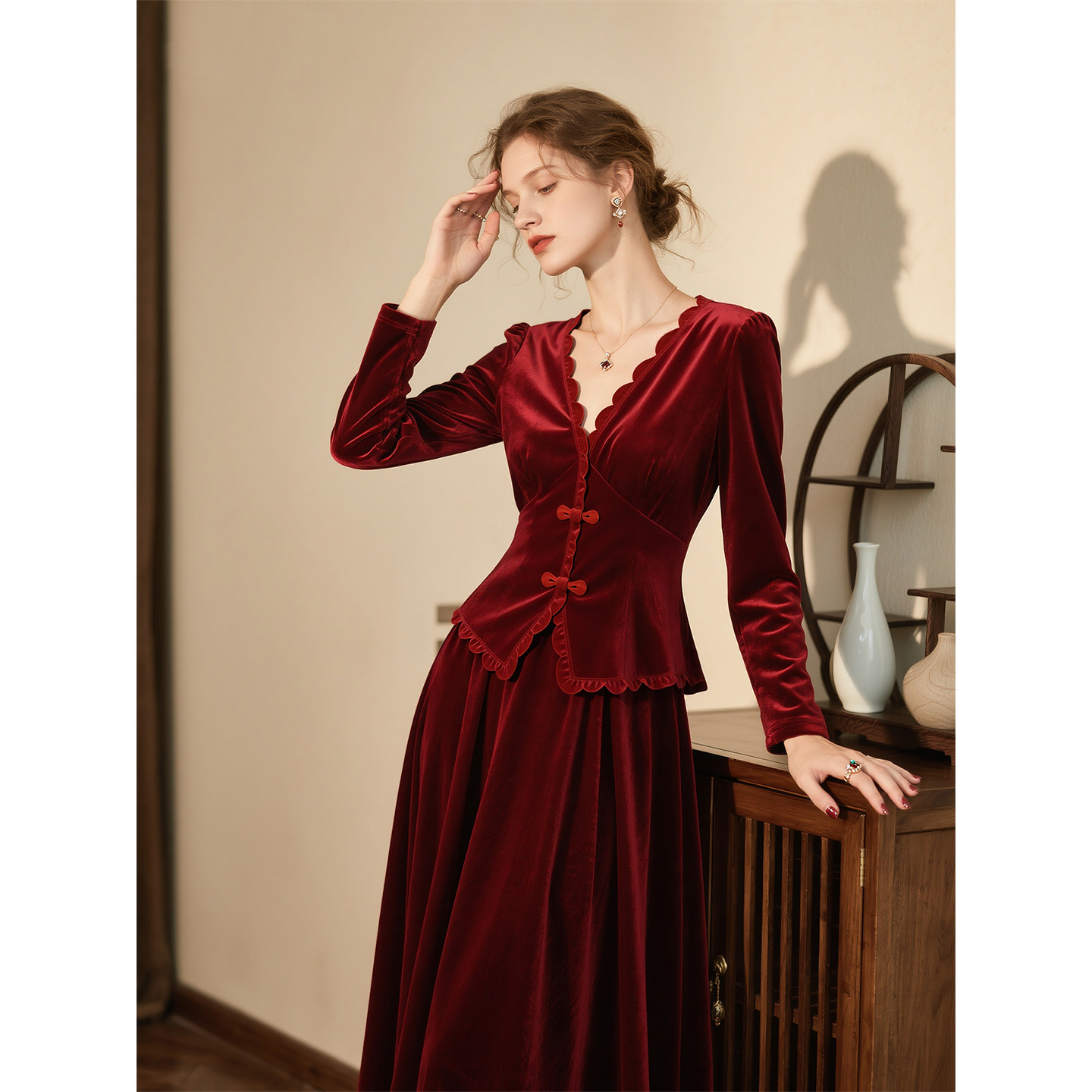 新中式盘扣V领丝绒套装裙女2026年春季新款高级感气质减龄两件套,女装/女士精品,连衣裙,淘宝优惠券,粉丝福利购,淘宝优惠卷