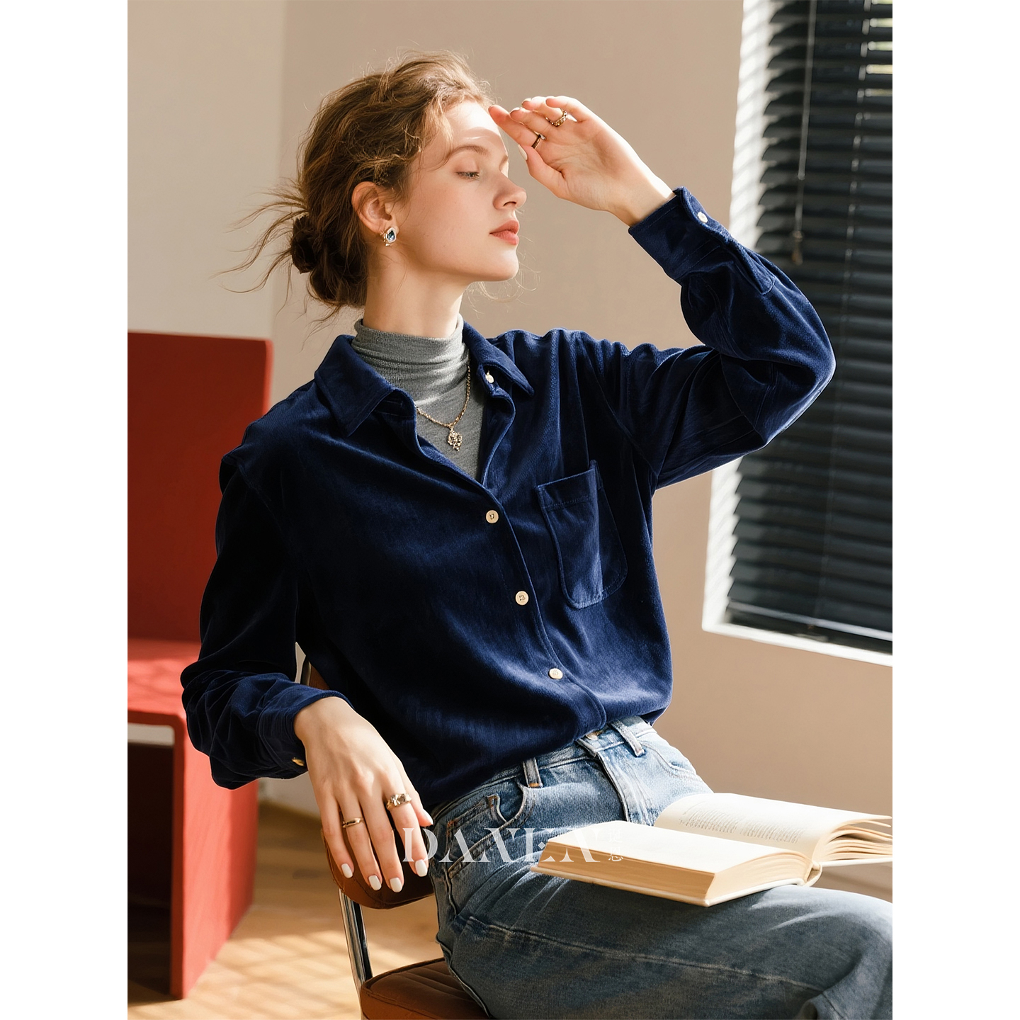 深蓝色灯芯绒翻领衬衫女2025年