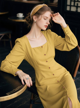 黄色方领长袖连衣裙女2026年春季新款法式泡泡袖巨好看的春日裙子