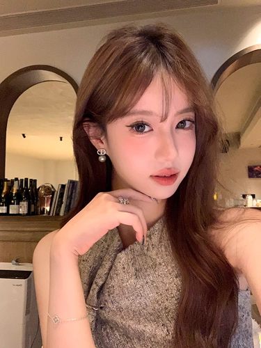 【蜜桃茶】年度z爱!!奥莉公主字母CD灰色珍珠耳钉秋冬高级感耳环