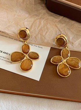 【蜜桃茶】琥珀焦糖 复古四瓣花耳环2025新款秋冬独特高级感耳饰