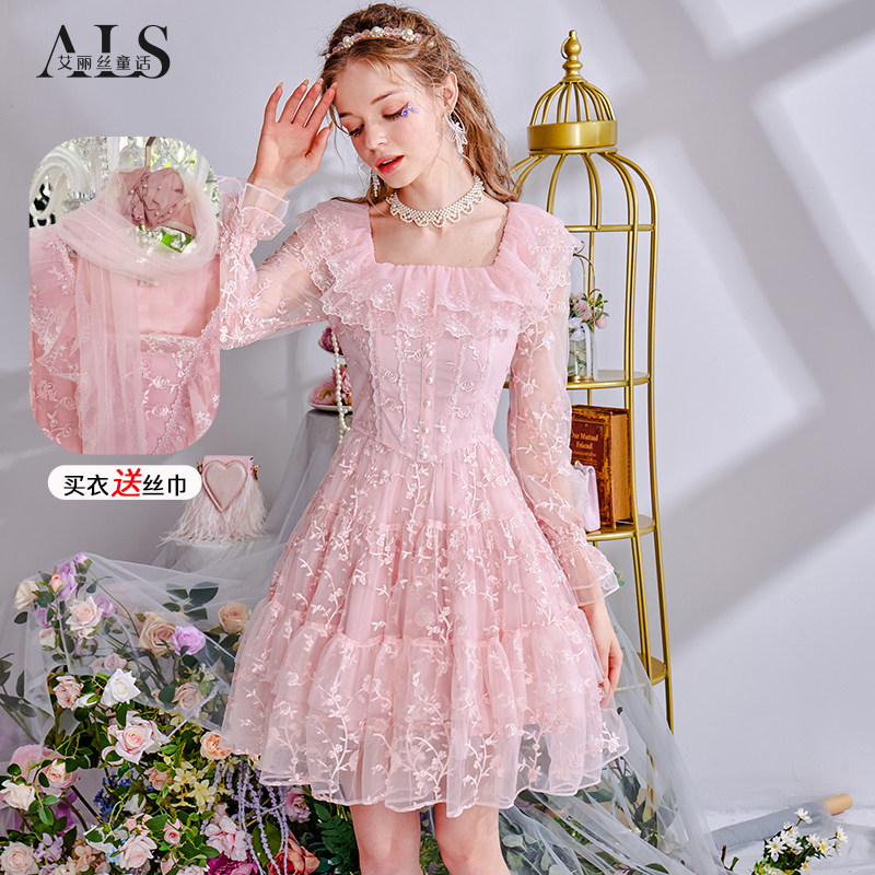 艾丽丝2026春季新款超仙粉色蕾丝短款长袖连衣裙女刺绣短款公主裙