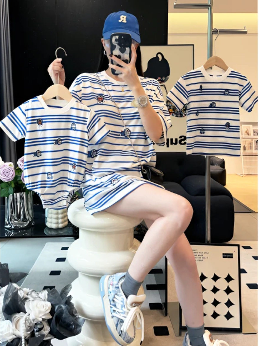 여름 새 부모 - 자식 착용 반팔 세 가족  생일 모자 순면 스트라이프 티셔츠 가족 착용 서양식