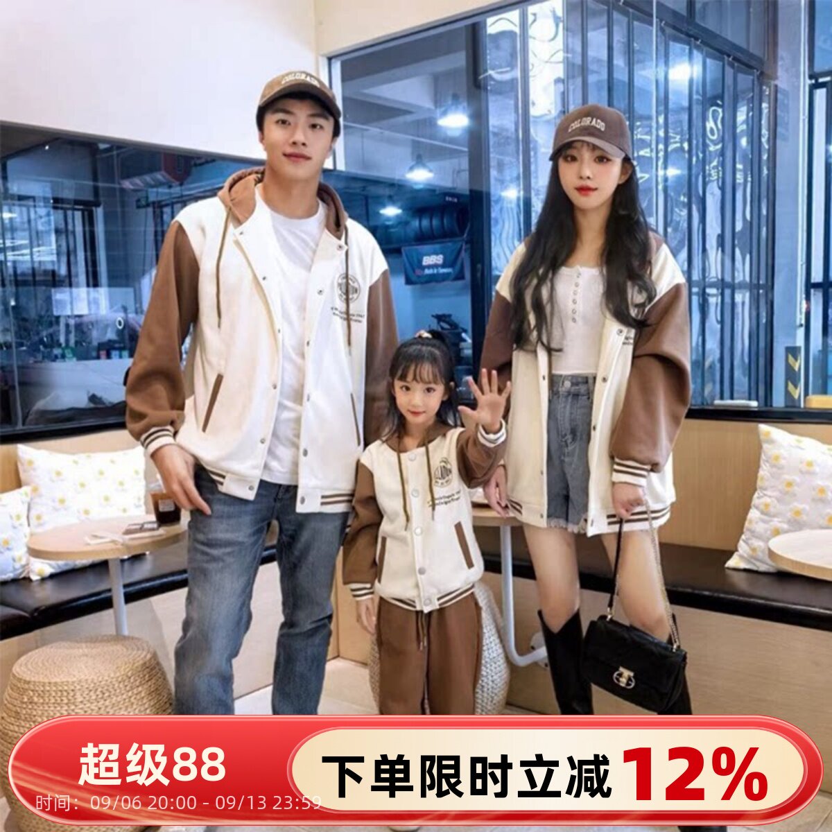 网红亲子装韩版秋冬款一家三口学生班服母女运动连帽加绒卫衣外套