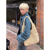 度假匹配度100% 海边chill松弛感单肩斜跨包男女大容量25ss草包潮