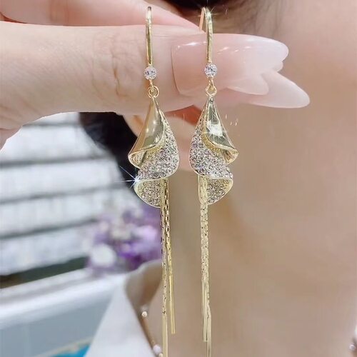撤柜独特设计高级感满锆石螺旋耳环女年新款潮长款流苏气质时尚耳