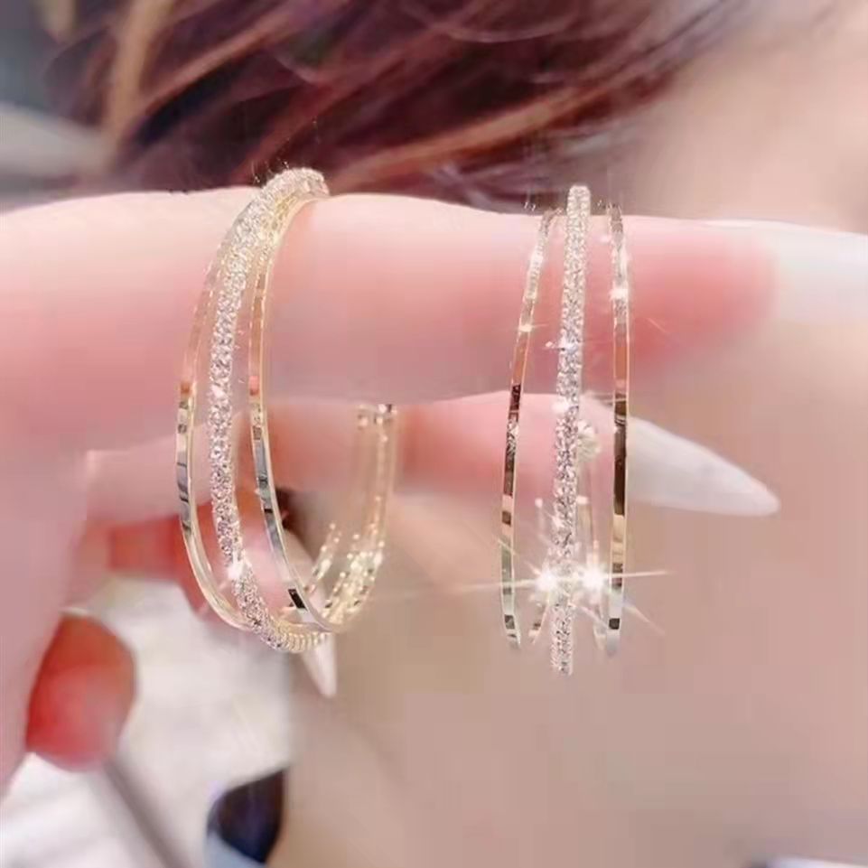 撤柜三生三世圈圈耳环女新款欧美夸张大圈耳钉几何双C耳饰