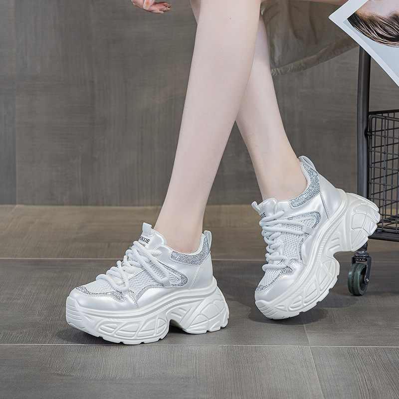 香港撤柜秋季新款轻便透气软底老爹鞋女户外跑步鞋炫酷水钻运动休