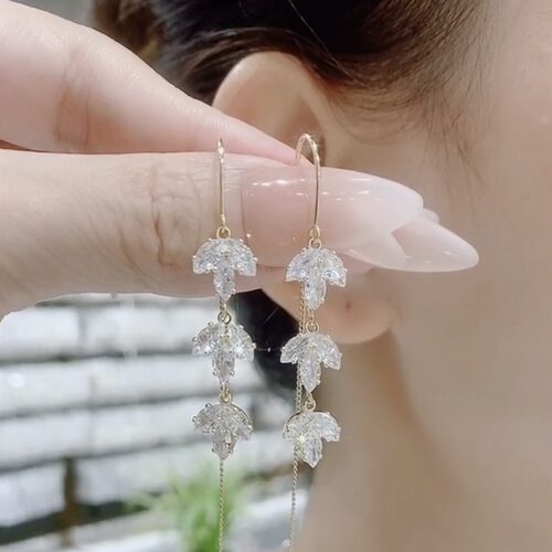 撤柜韩版新款长款枫叶锆石流苏耳线女气质百搭设计感网红防丢耳环