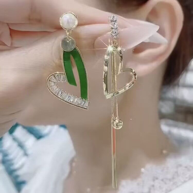撤柜绿色爱心耳环年潮个性夸张小众设计感网红不对称耳饰耳钉心形
