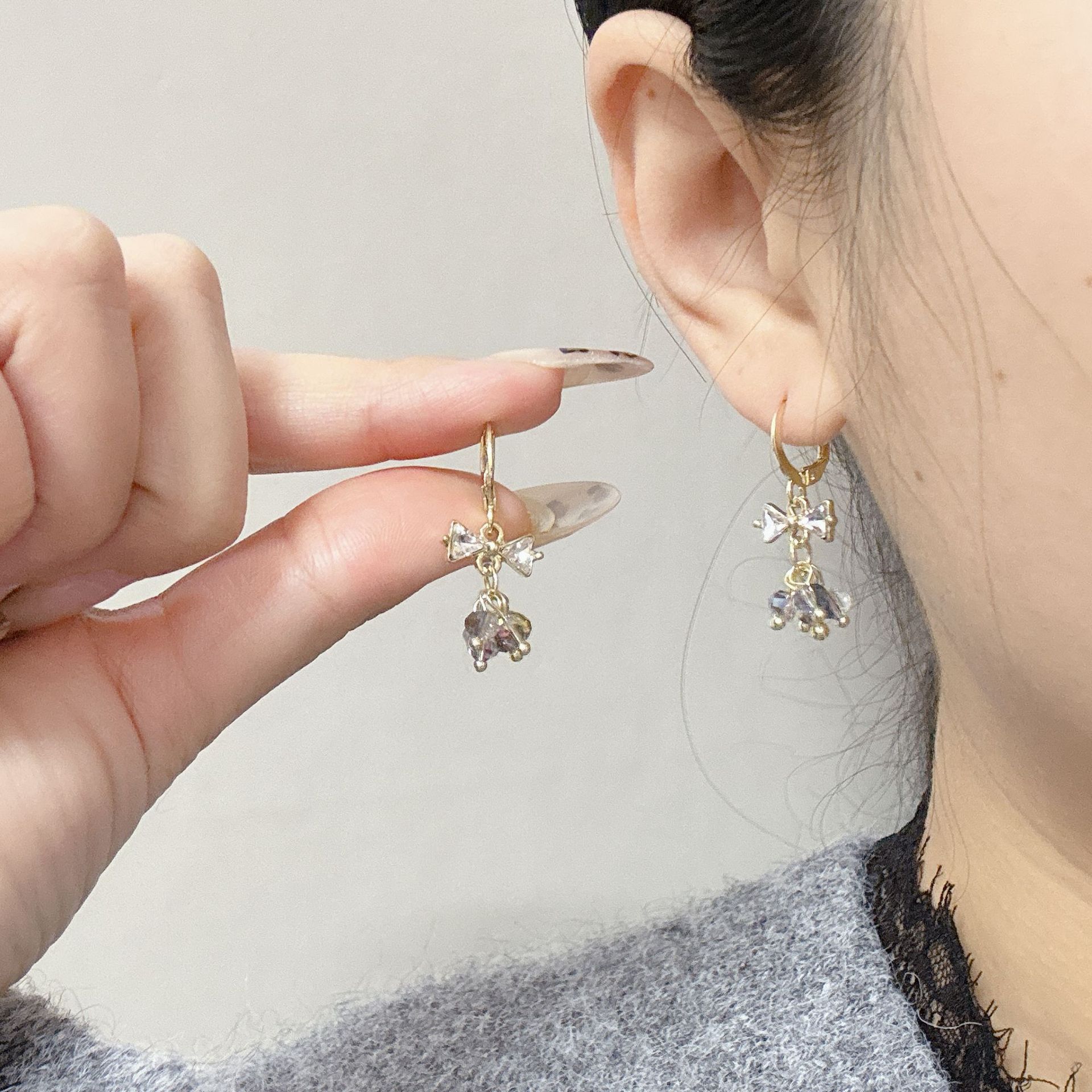 撤柜小众设计感蝴蝶结水晶串耳环女简约时尚气质轻奢耳饰耳圈耳扣
