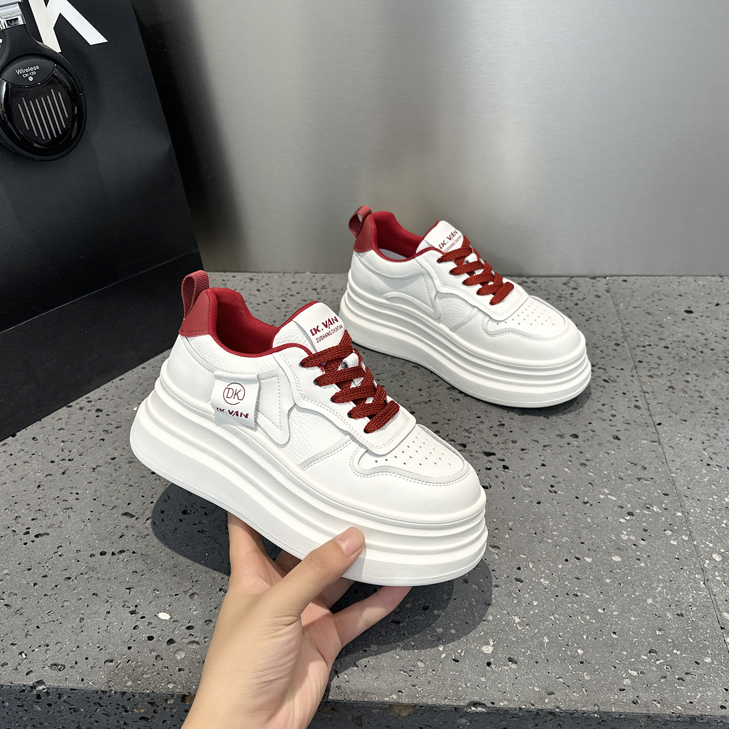 香港撤柜季新款厚底增高板鞋女松糕底小个子休闲透气百搭小白鞋