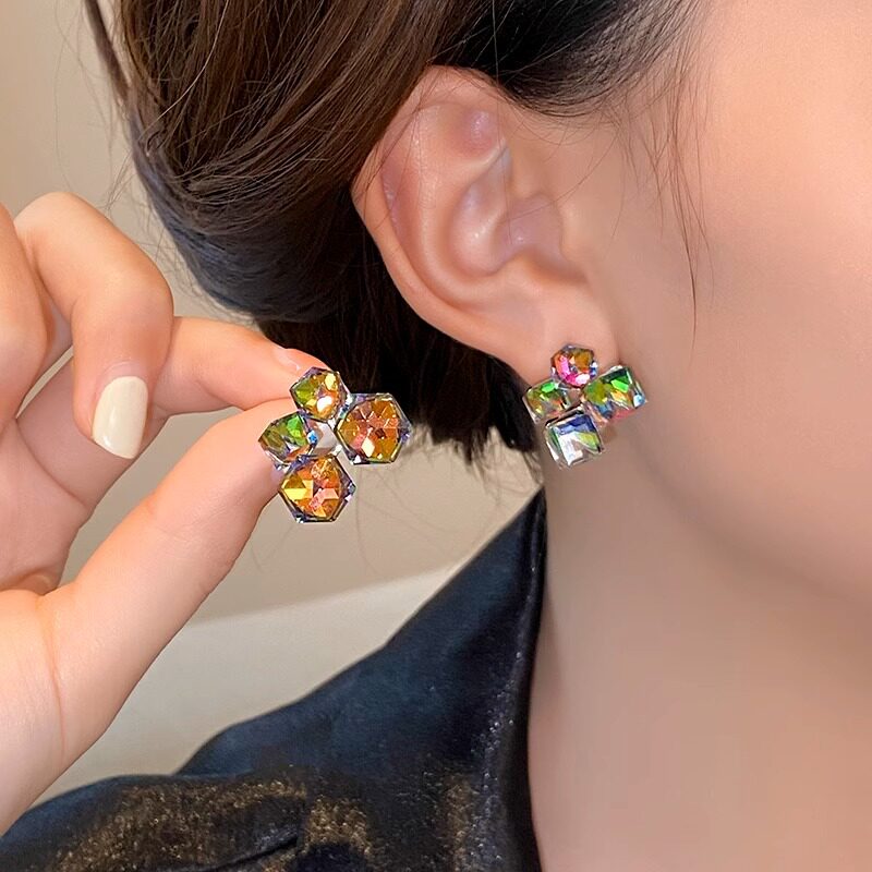撤柜立体几何方块梦幻彩色水晶耳钉小众设计个性独特方糖耳环轻奢